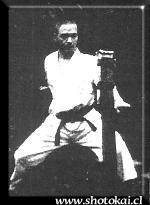 El Maestro Genshin Hironishi en el Dojo Central Shotokan
