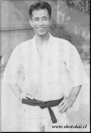 El Maestro Shigeru Egami en karate-gi